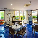 阿斯特罗套房酒店 4*